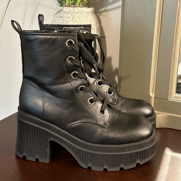 Black boots Chunky Platform size 7.5 - Picture 2 of 6